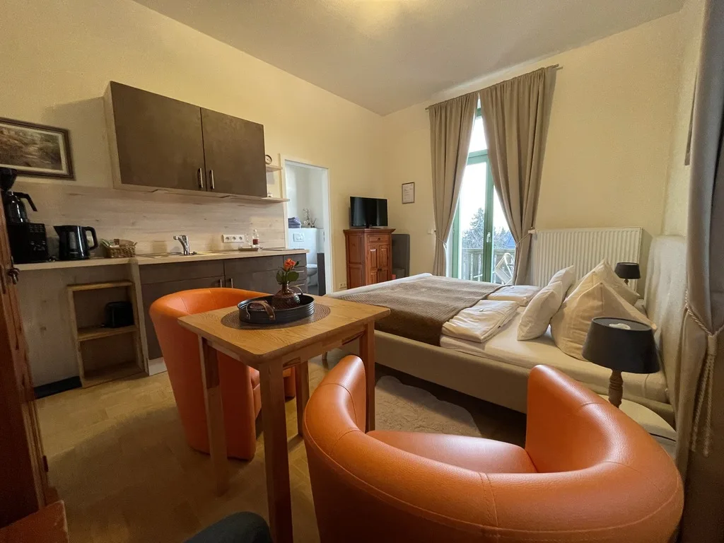 Doppelzimmer_mit_Balkon_Burghof_Goerlitz