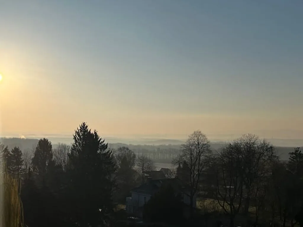 Doppelzimmer_mit_Balkon_Burghof_Goerlitz_Ausblick_Riesengebirge