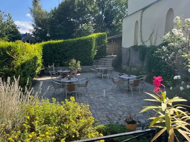 Zimmervermietung_Burghof_Görlitz_Terrasse_Hof