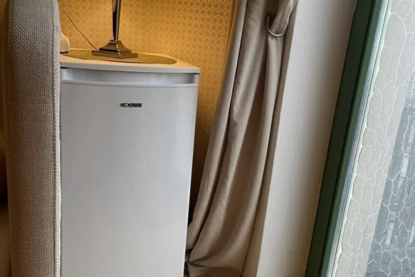 Einzelzimmer_Balkon_Goerlitz_Kühlschrank