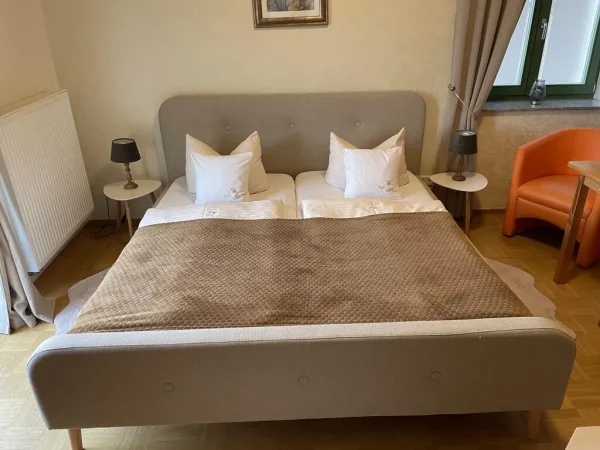 Ferienwohnung_mit_Balkon_Görlitz_Doppelzimmer (13)