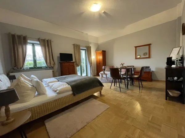 Ferienwohung_mit_Terrasse_in_Görlitz_Zimmer_Bresslau (7)