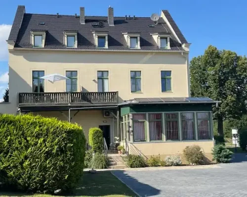 Zimmervermietung_Burghof_Görlitz_Außenansicht_aus_dem_hof