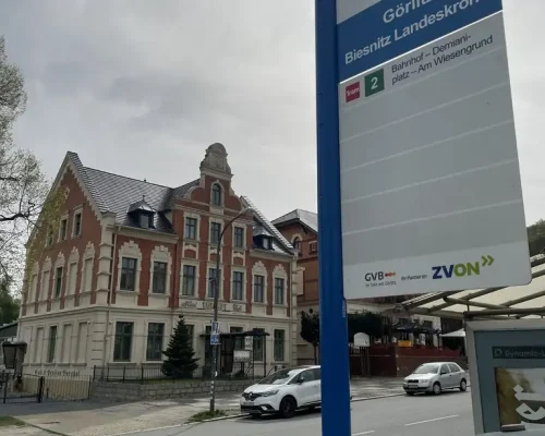 Zimmervermietung_Burghof_Görlitz_Straßenbahnhaltestelle