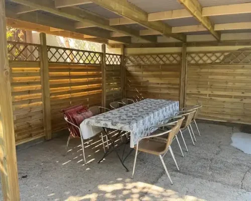 Zimmervermietung_Burghof_Görlitz_Überdachter_Außenbereich